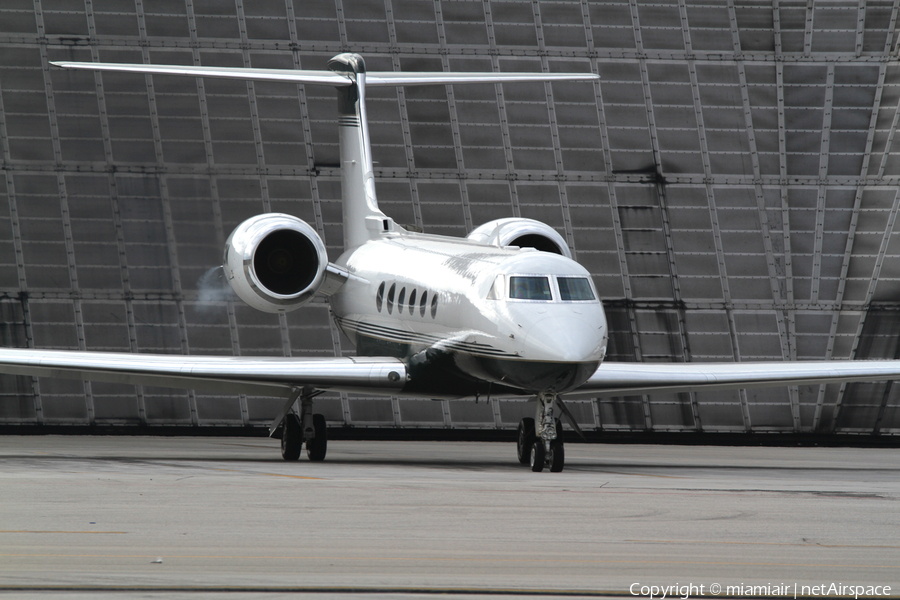 (Private) Gulfstream G-V (N83M) | Photo 1819