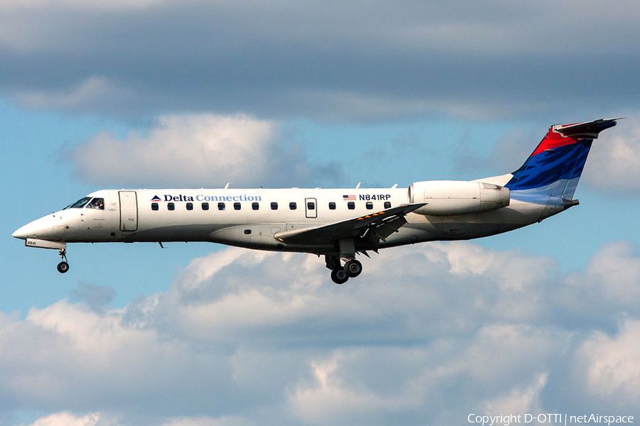 Delta Connection (Chautauqua Airlines) Embraer ERJ-135LR (N841RP) | Photo 259946