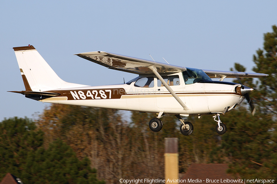 (Private) Cessna 172K Skyhawk (N84287) | Photo 157640