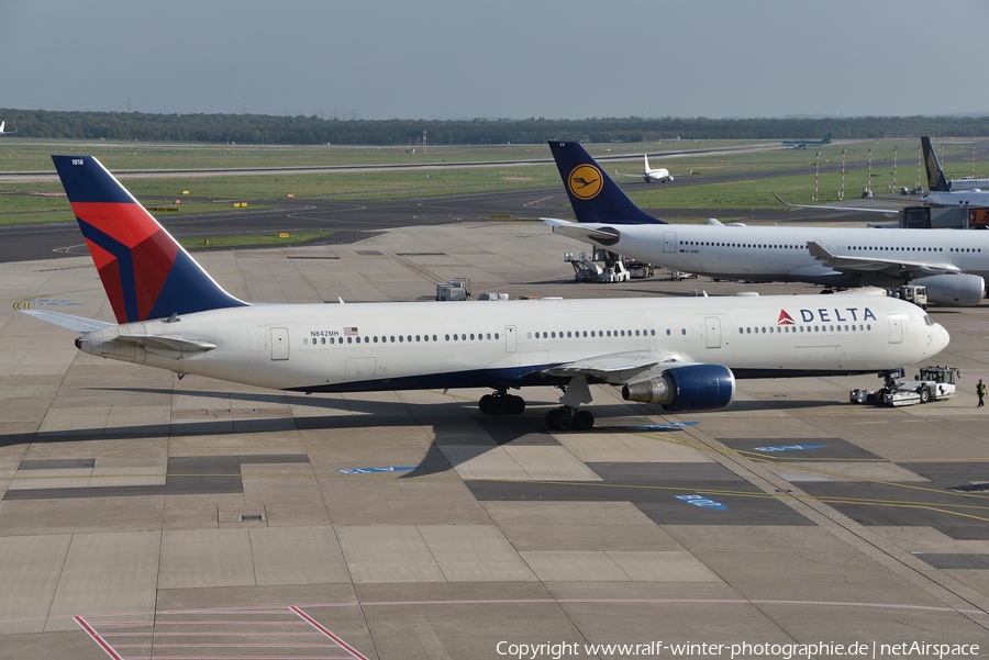 Delta Air Lines Boeing 767-432(ER) (N842MH) | Photo 379704