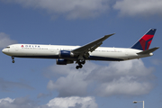 Delta Air Lines Boeing 767-432(ER) (N842MH) at  London - Heathrow, United Kingdom