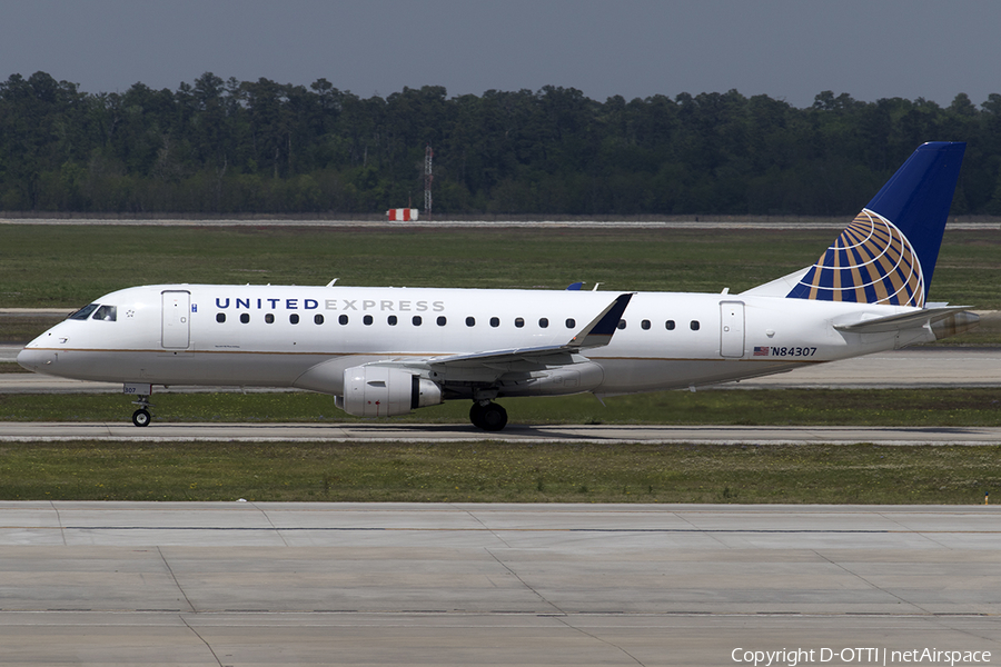 United Express (Mesa Airlines) Embraer ERJ-175LR (ERJ-170-200LR) (N84307) | Photo 537638