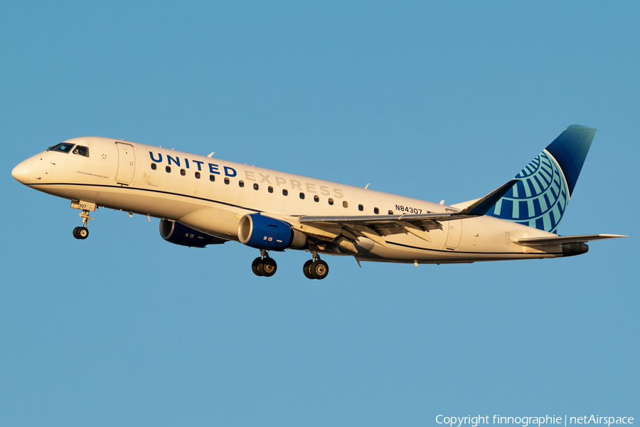 United Express (Mesa Airlines) Embraer ERJ-175LR (ERJ-170-200LR) (N84307) | Photo 587495