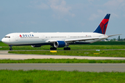 Delta Air Lines Boeing 767-432(ER) (N843MH) at  Paris - Charles de Gaulle (Roissy), France