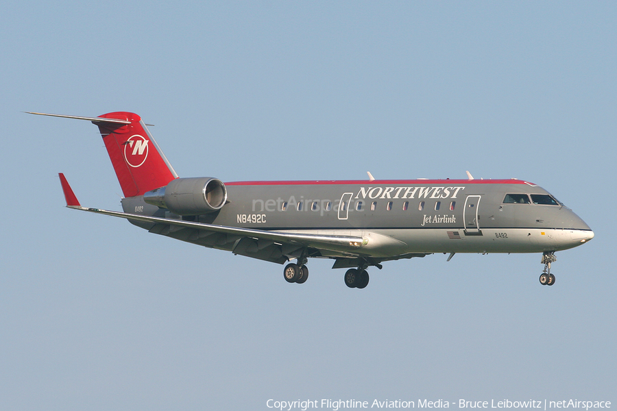 Northwest Airlink (Pinnacle Airlines) Bombardier CRJ-200ER (N8492C) | Photo 150914