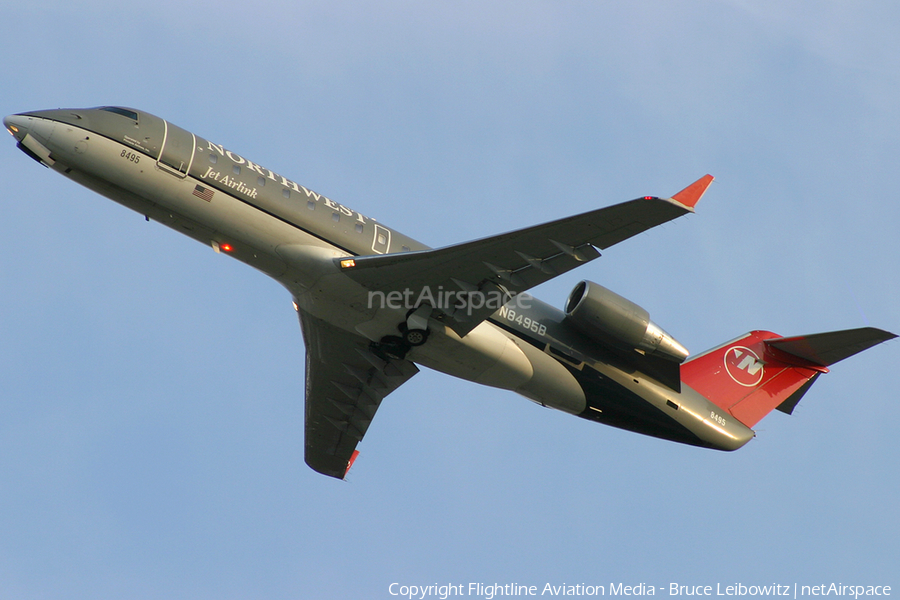 Northwest Airlink (Pinnacle Airlines) Bombardier CRJ-200ER (N8495B) | Photo 179559