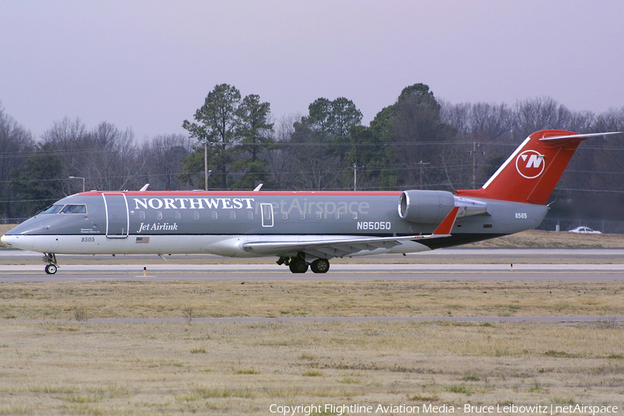 Northwest Airlink (Pinnacle Airlines) Bombardier CRJ-200ER (N8505Q) | Photo 182570