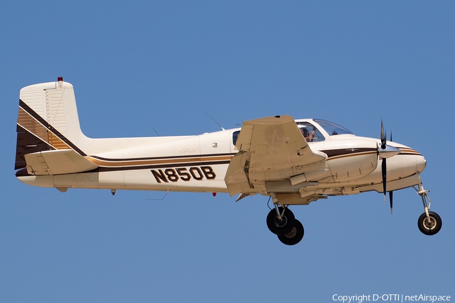 (Private) Beech D50E Twin Bonanza (N850B) | Photo 660257
