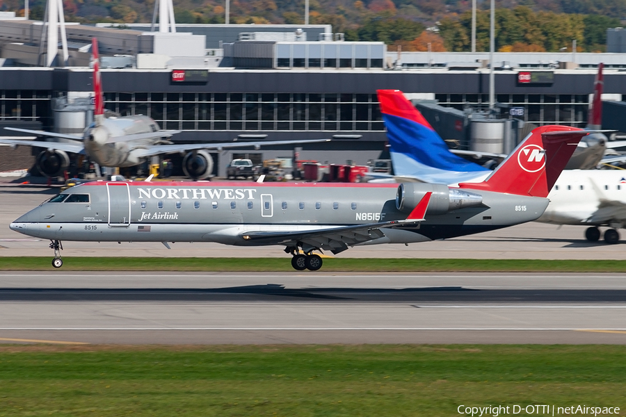 Northwest Airlink (Pinnacle Airlines) Bombardier CRJ-200ER (N8515F) | Photo 189646