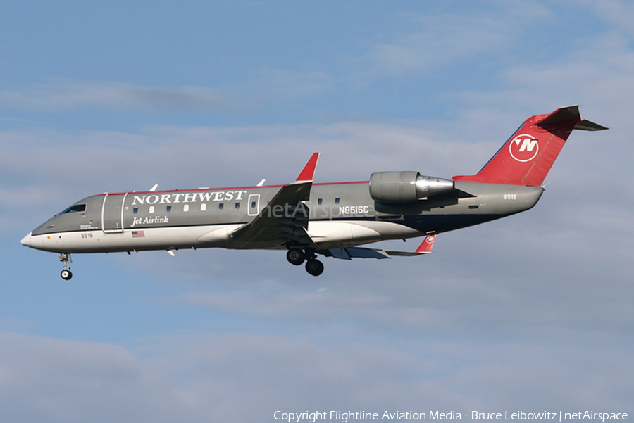 Northwest Airlink (Pinnacle Airlines) Bombardier CRJ-200ER (N8516C) | Photo 171480