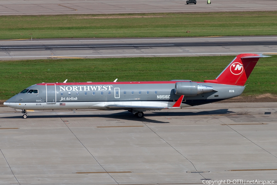 Northwest Airlink (Pinnacle Airlines) Bombardier CRJ-200ER (N8516C) | Photo 191252