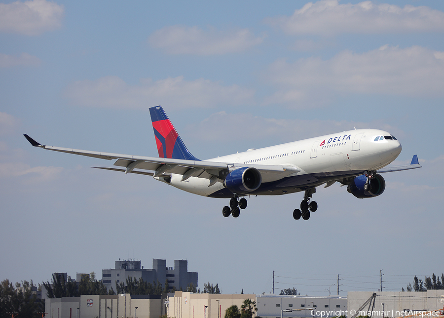 Delta Air Lines Airbus A330-223 (N851NW) | Photo 408970