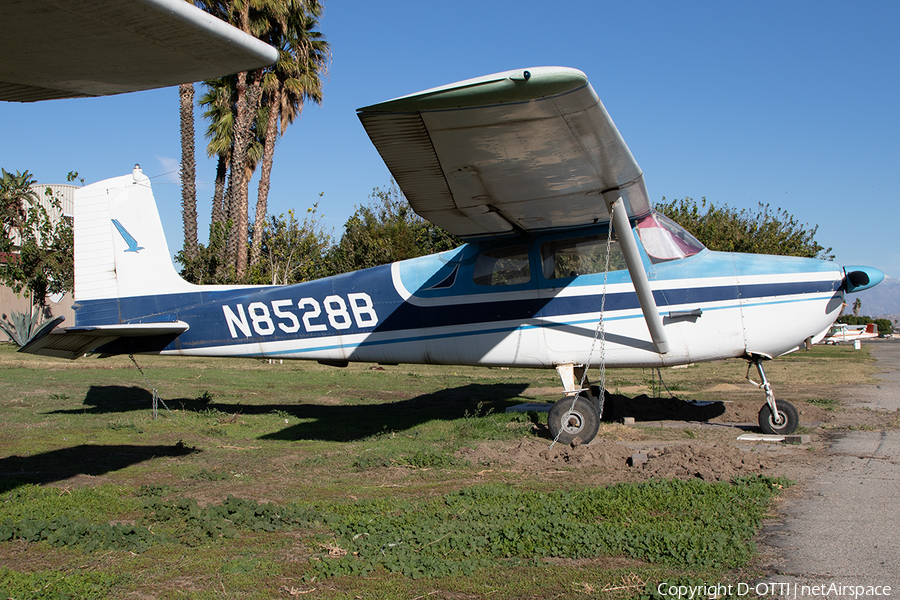 (Private) Cessna 172 Skyhawk (N8528B) | Photo 558889