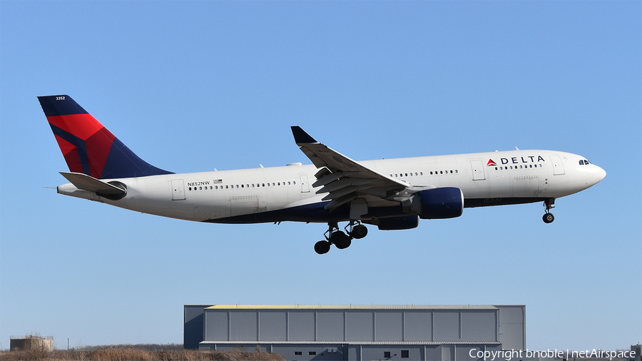 Delta Air Lines Airbus A330-223 (N852NW) | Photo 377050