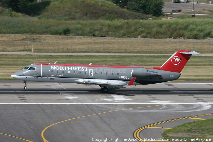 Northwest Airlink (Pinnacle Airlines) Bombardier CRJ-200ER (N8532G) | Photo 150738
