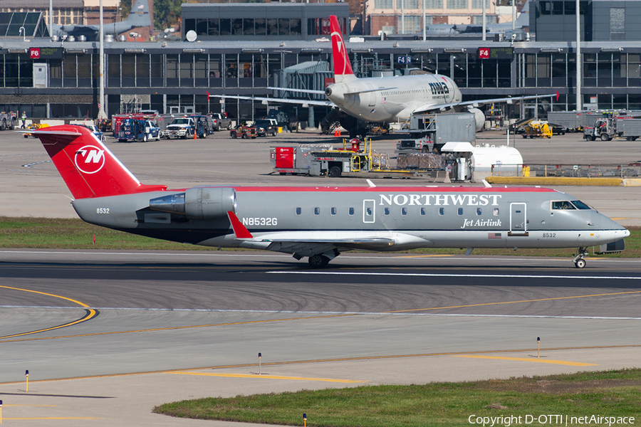Northwest Airlink (Pinnacle Airlines) Bombardier CRJ-200ER (N8532G) | Photo 190435