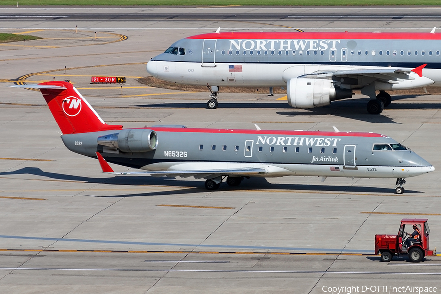 Northwest Airlink (Pinnacle Airlines) Bombardier CRJ-200ER (N8532G) | Photo 191244