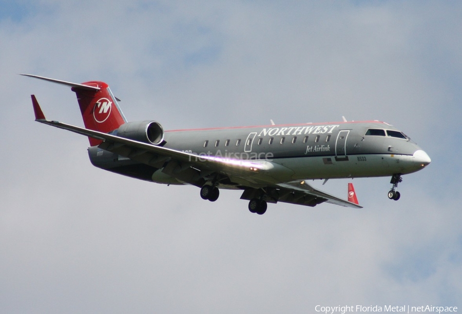 Northwest Airlink (Pinnacle Airlines) Bombardier CRJ-200ER (N8533D) | Photo 304393