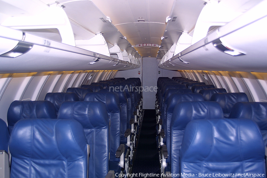 Northwest Airlink (Pinnacle Airlines) Bombardier CRJ-200ER (N8560F) | Photo 151718