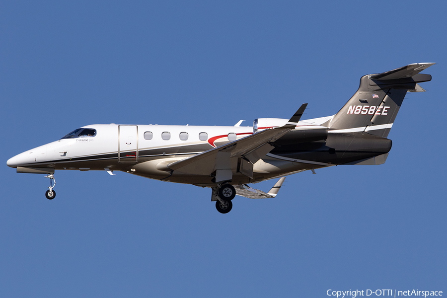 Latitude 33 Aviation Embraer EMB-505 Phenom 300 (N858EE) | Photo 540802