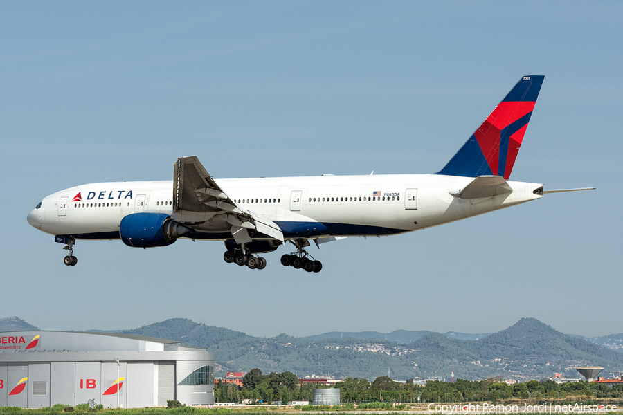 Delta Air Lines Boeing 777-232(ER) (N860DA) | Photo 386949