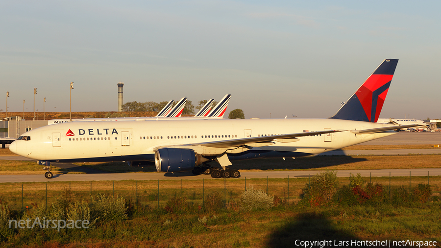 Delta Air Lines Boeing 777-232(ER) (N860DA) | Photo 127659