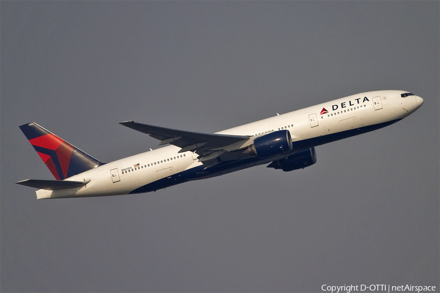 Delta Air Lines Boeing 777-232(ER) (N860DA) | Photo 407939