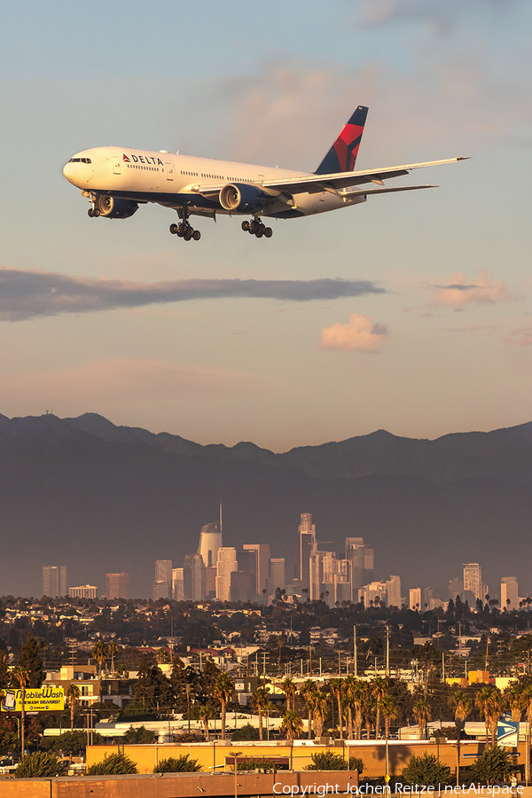 Delta Air Lines Boeing 777-232(ER) (N861DA) | Photo 358793