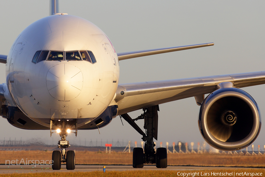 Delta Air Lines Boeing 777-232(ER) (N862DA) | Photo 127425