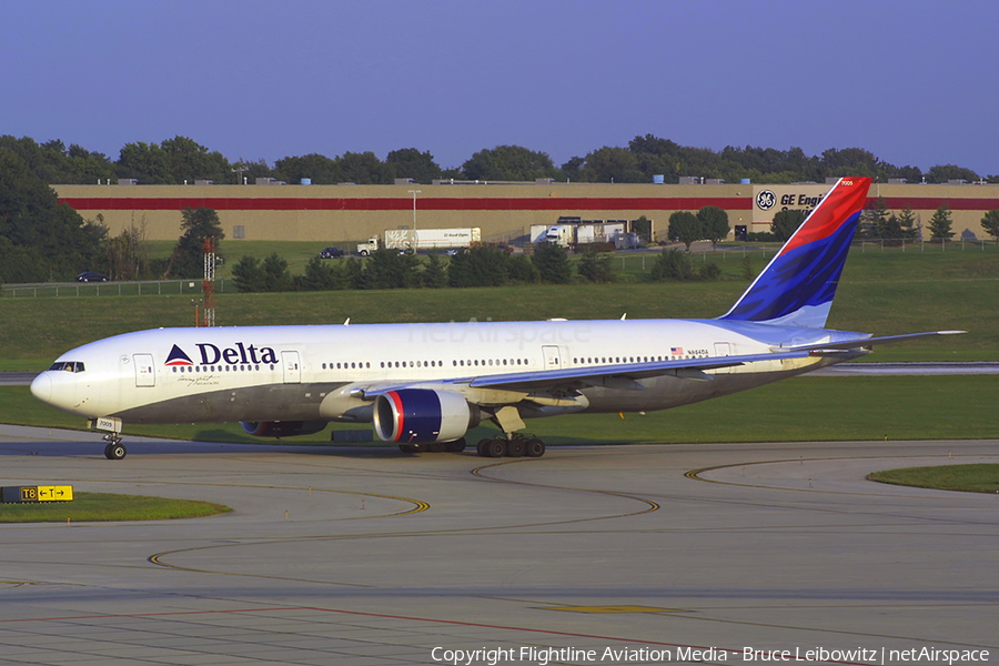 Delta Air Lines Boeing 777-232(ER) (N864DA) | Photo 82026
