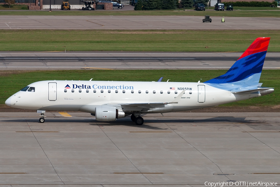 Delta Connection (Shuttle America) Embraer ERJ-170SE (ERJ-170-100SE) (N865RW) | Photo 191275