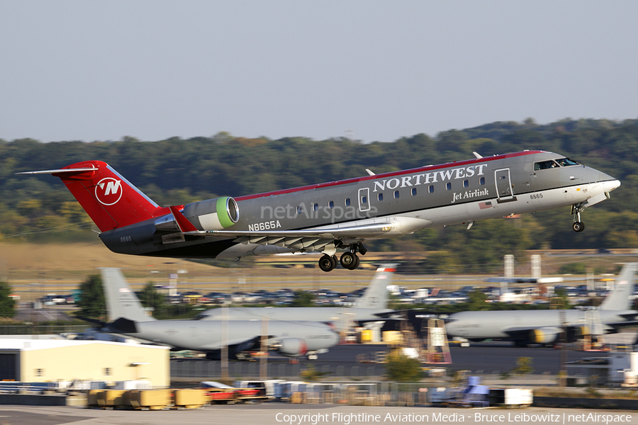 Northwest Airlink (Pinnacle Airlines) Bombardier CRJ-200ER (N8665A) | Photo 150537