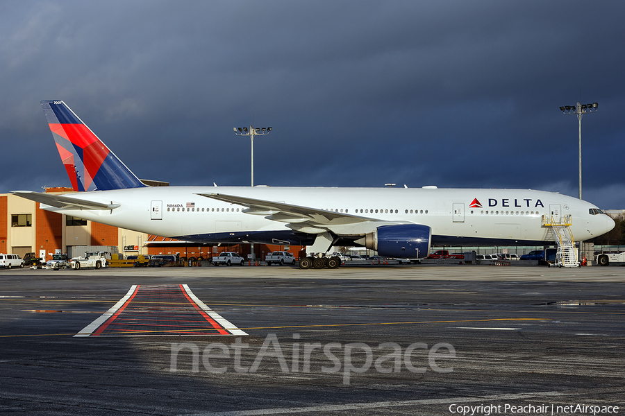 Delta Air Lines Boeing 777-232(ER) (N866DA) | Photo 142490