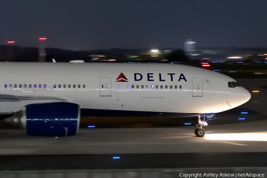 Delta Air Lines Boeing 777-232(ER) (N866DA) | Photo 328981