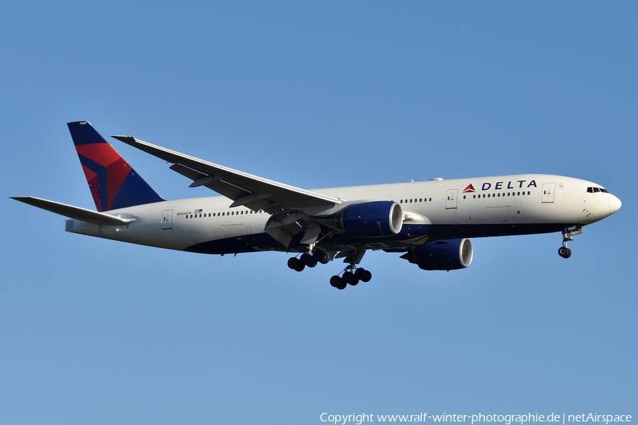 Delta Air Lines Boeing 777-232(ER) (N866DA) | Photo 425380