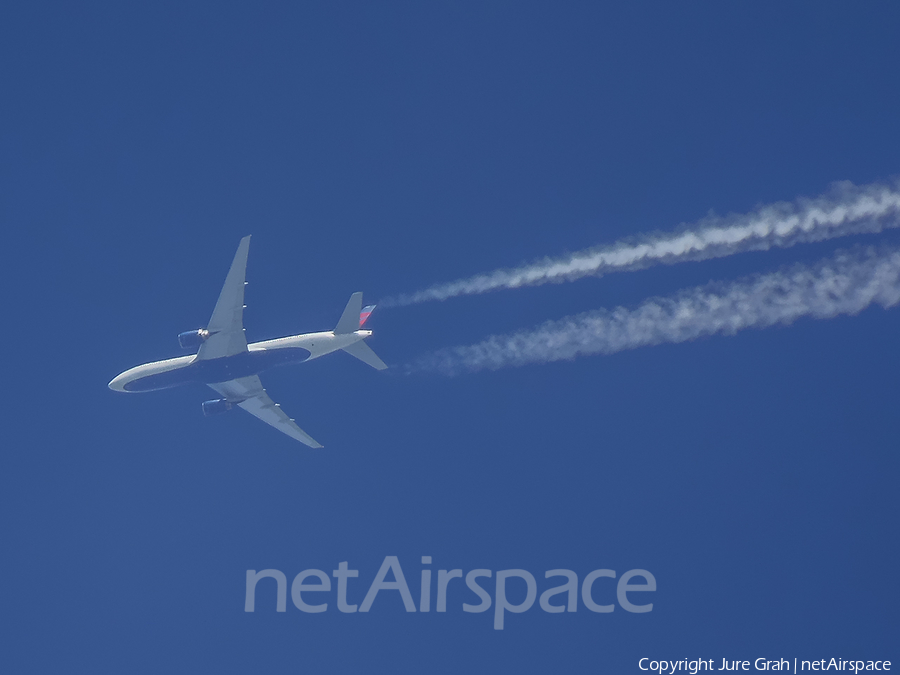 Delta Air Lines Boeing 777-232(ER) (N866DA) | Photo 111907