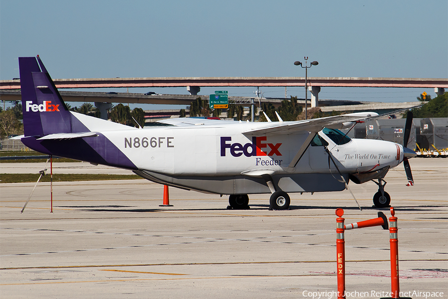 FedEx Feeder (Baron Aviation Services) Cessna 208B Super Cargomaster (N866FE) | Photo 38450