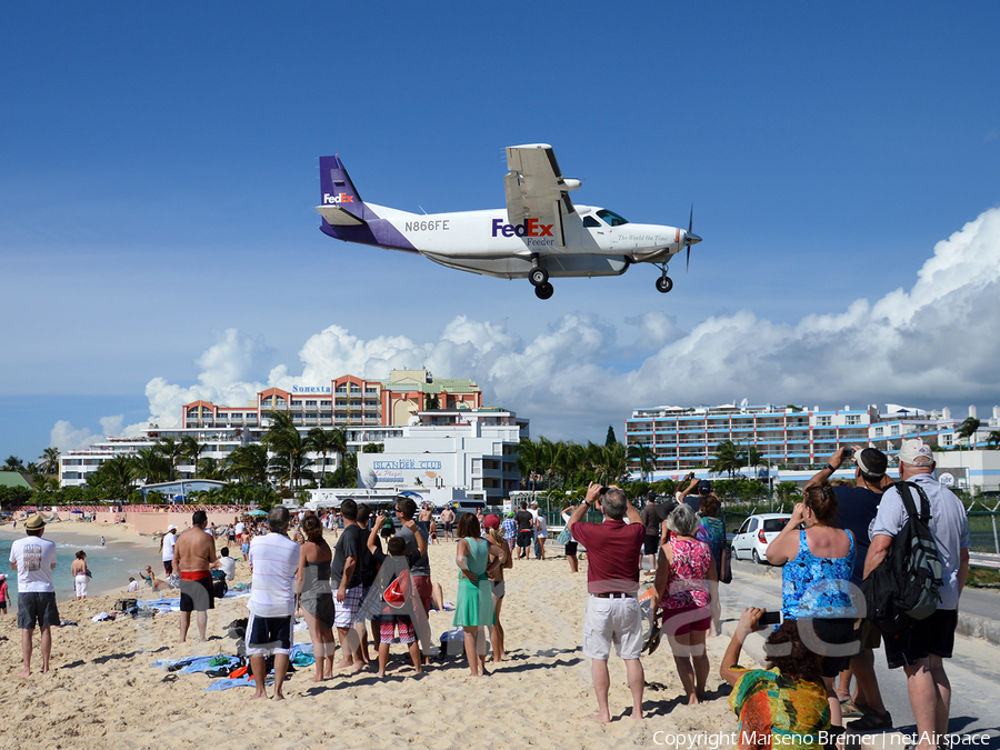 FedEx Feeder (Baron Aviation Services) Cessna 208B Super Cargomaster (N866FE) | Photo 35226