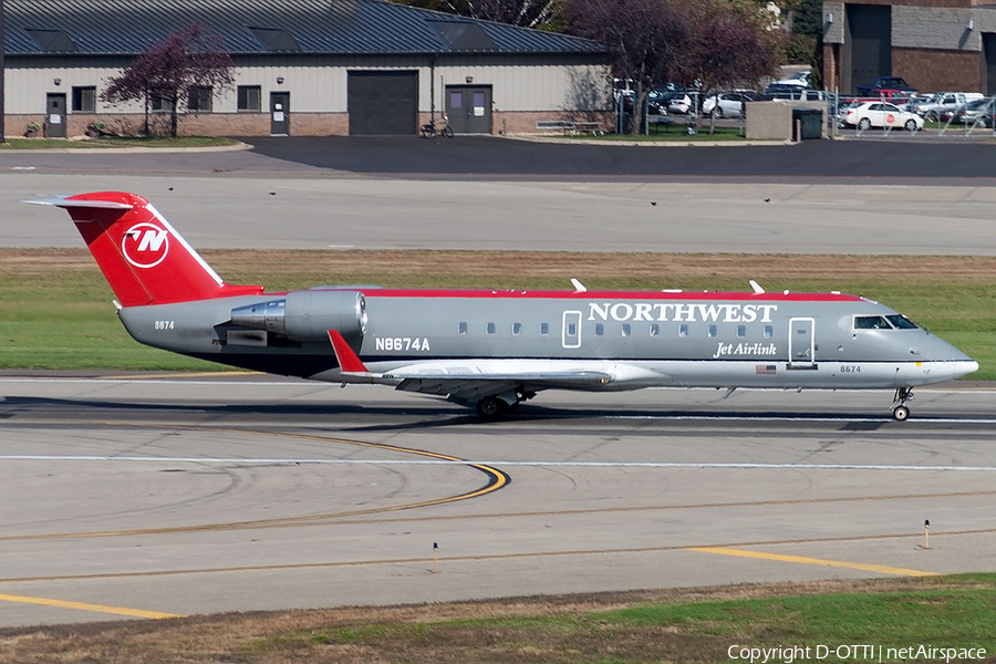 Northwest Airlink (Pinnacle Airlines) Bombardier CRJ-200LR (N8674A) | Photo 191260