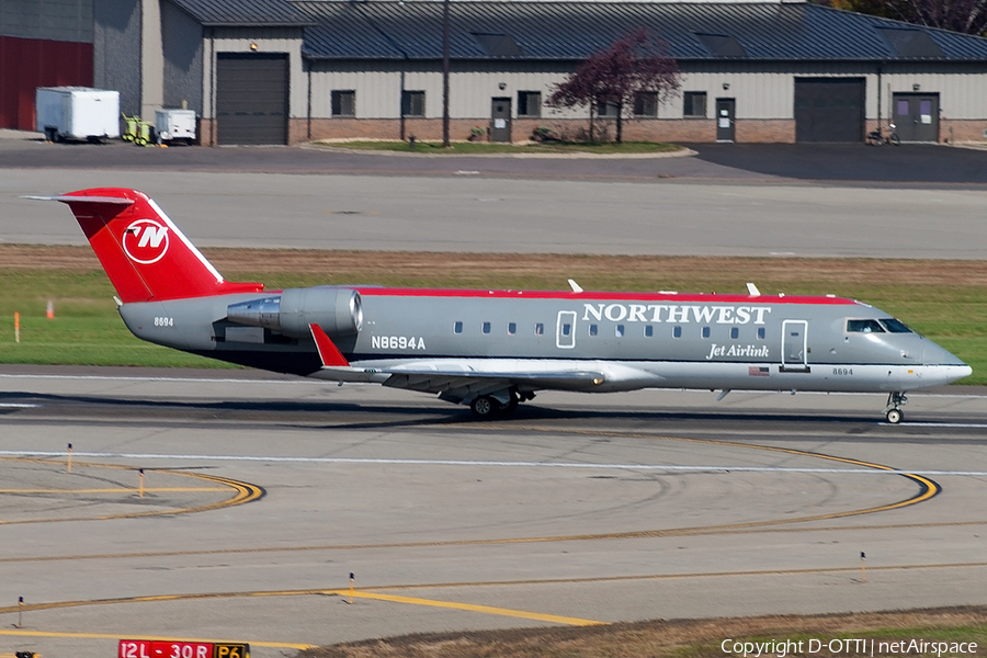 Northwest Airlink (Pinnacle Airlines) Bombardier CRJ-440 (N8694A) | Photo 191231