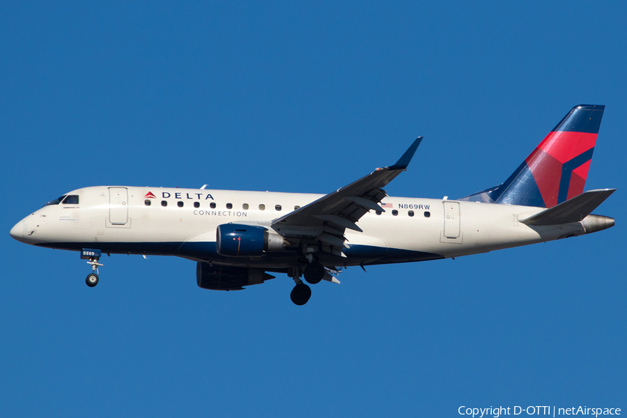 Delta Connection (Shuttle America) Embraer ERJ-170SE (ERJ-170-100SE) (N869RW) | Photo 220040