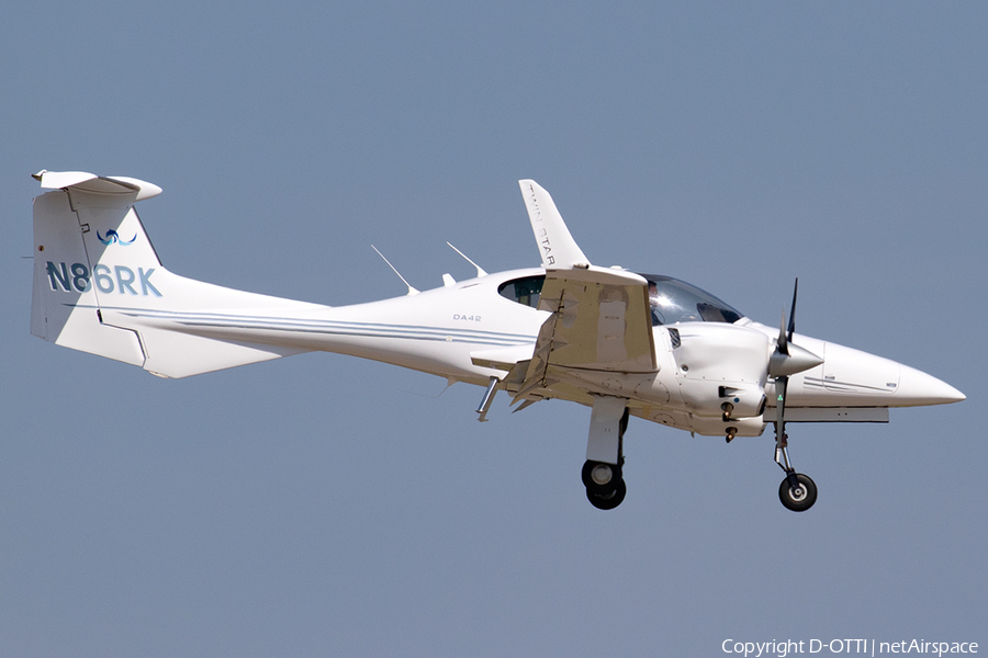 (Private) Diamond DA42 Twin Star (N86RK) | Photo 390450