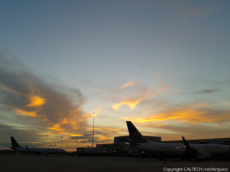 United Airlines Boeing 737-824 (N87507) | Photo 16907