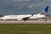 United Airlines Boeing 737-824 (N87507) at  Miami - International, United States