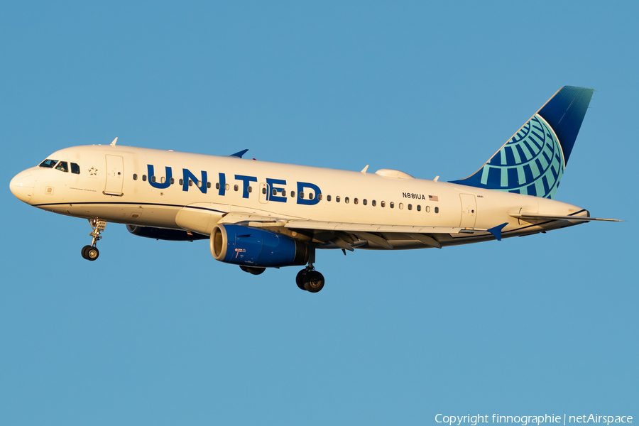 United Airlines Airbus A319-132 (N881UA) | Photo 587492