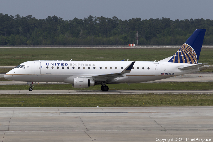 United Express (Mesa Airlines) Embraer ERJ-175LR (ERJ-170-200LR) (N88325) | Photo 537651
