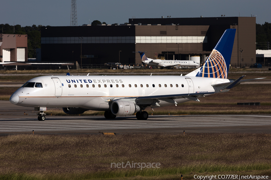 United Express (Mesa Airlines) Embraer ERJ-175LR (ERJ-170-200LR) (N88327) | Photo 386580