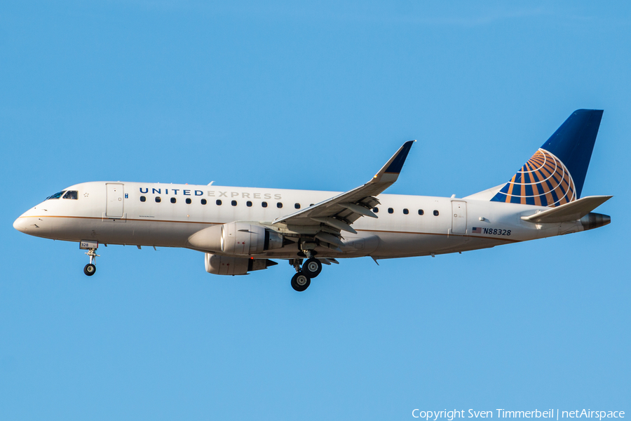 United Express (Mesa Airlines) Embraer ERJ-175LR (ERJ-170-200LR) (N88328) | Photo 500879