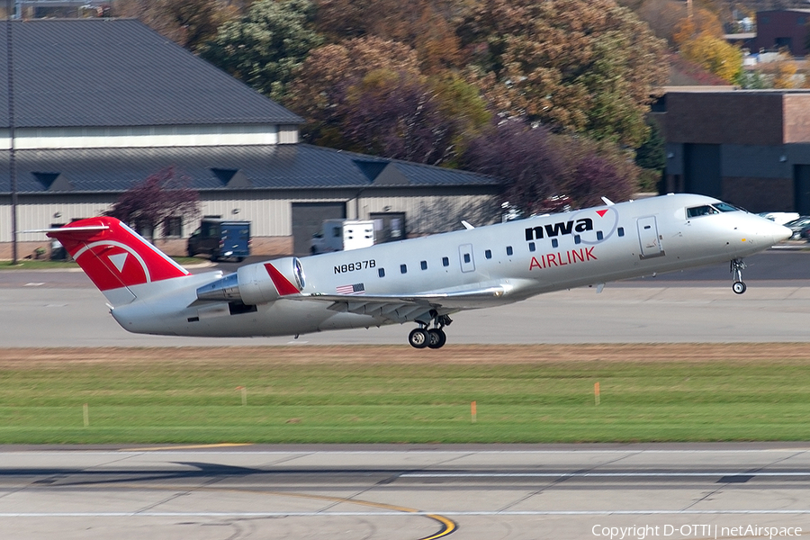 Northwest Airlink (Pinnacle Airlines) Bombardier CRJ-200LR (N8837B) | Photo 191150
