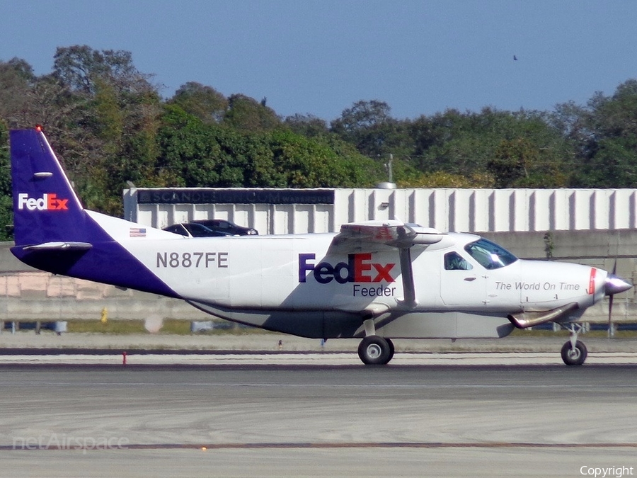 FedEx Feeder (Mountain Air Cargo) Cessna 208B Super Cargomaster (N887FE) | Photo 146204